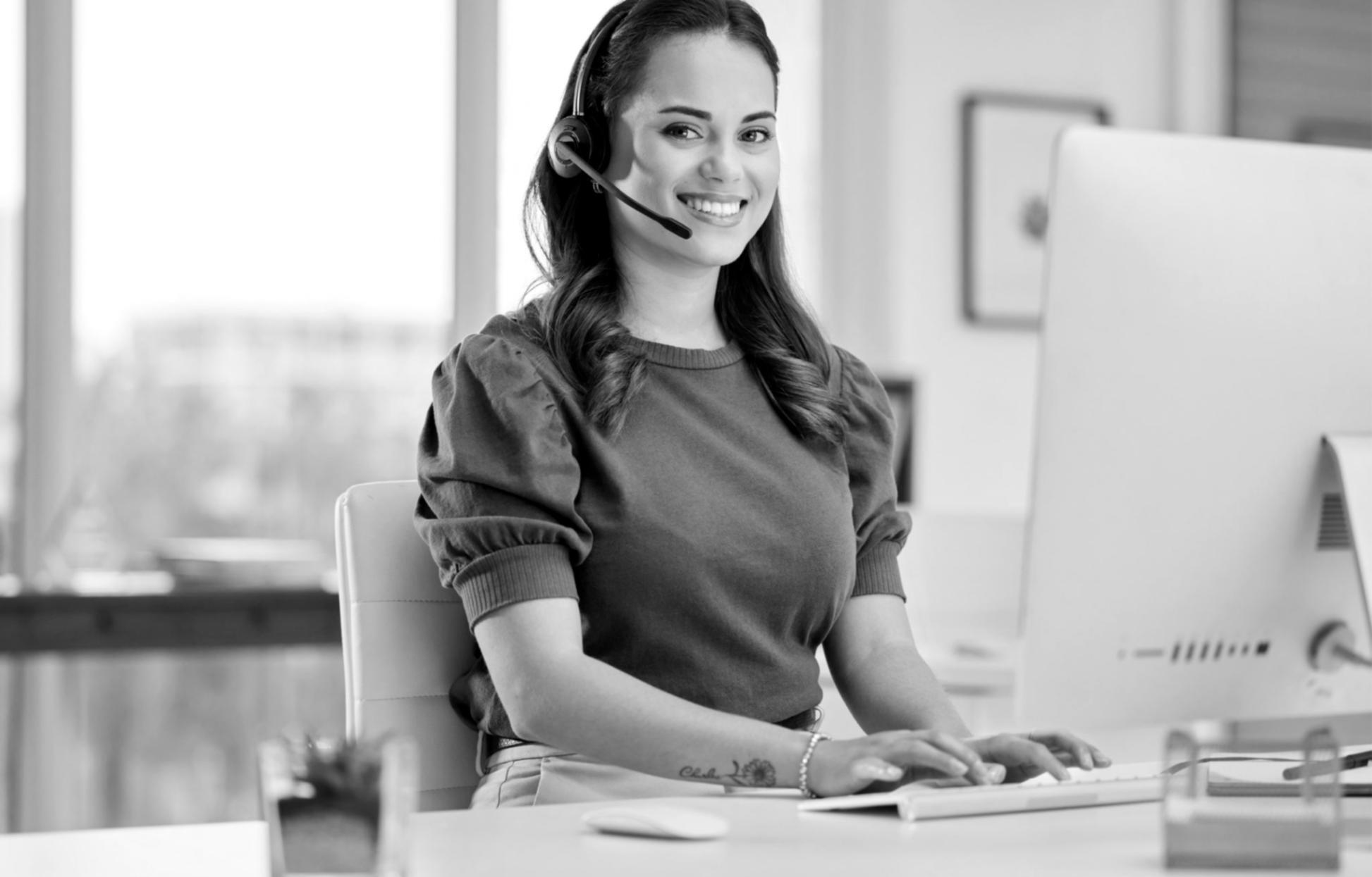 Finanzexperte während einer Live-Beratung